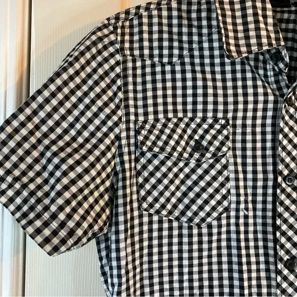 Burnside Mens S SMALL Button Down Shirt Plaid Checks Pockets Short Sleeve Adult - Picture 2 of 11